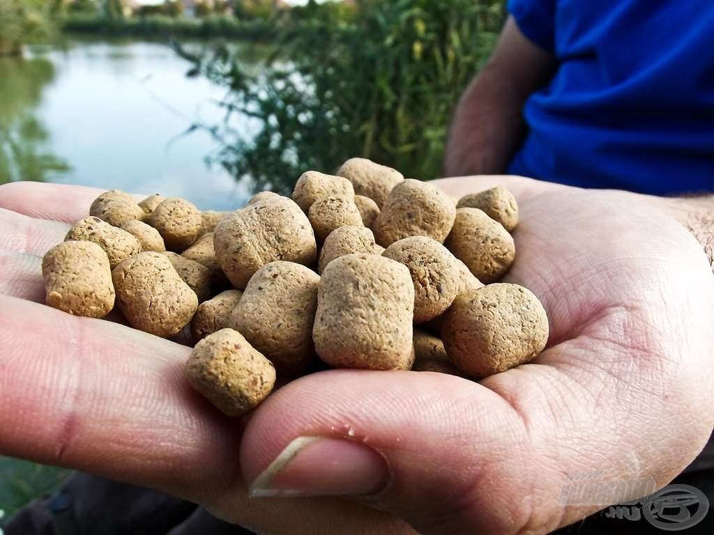 Világos színű, fűszeres pelletekkel voltam itt sikeres