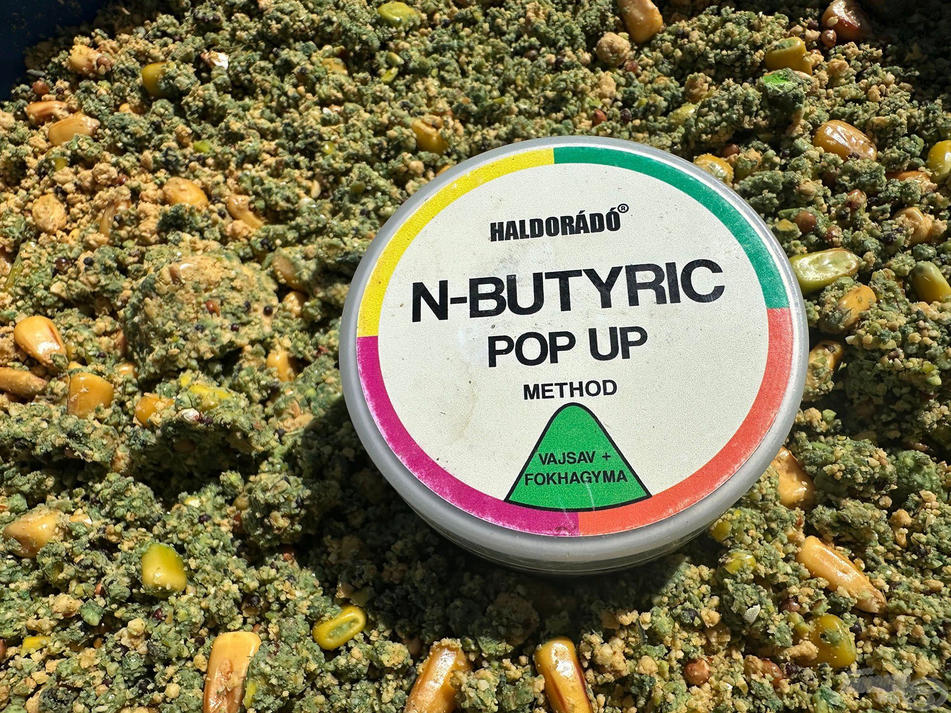 Az N-Butyric Pop Up - Vajsav + Fokhagyma pillekönnyű falat, melyet imádnak a növényevő halak