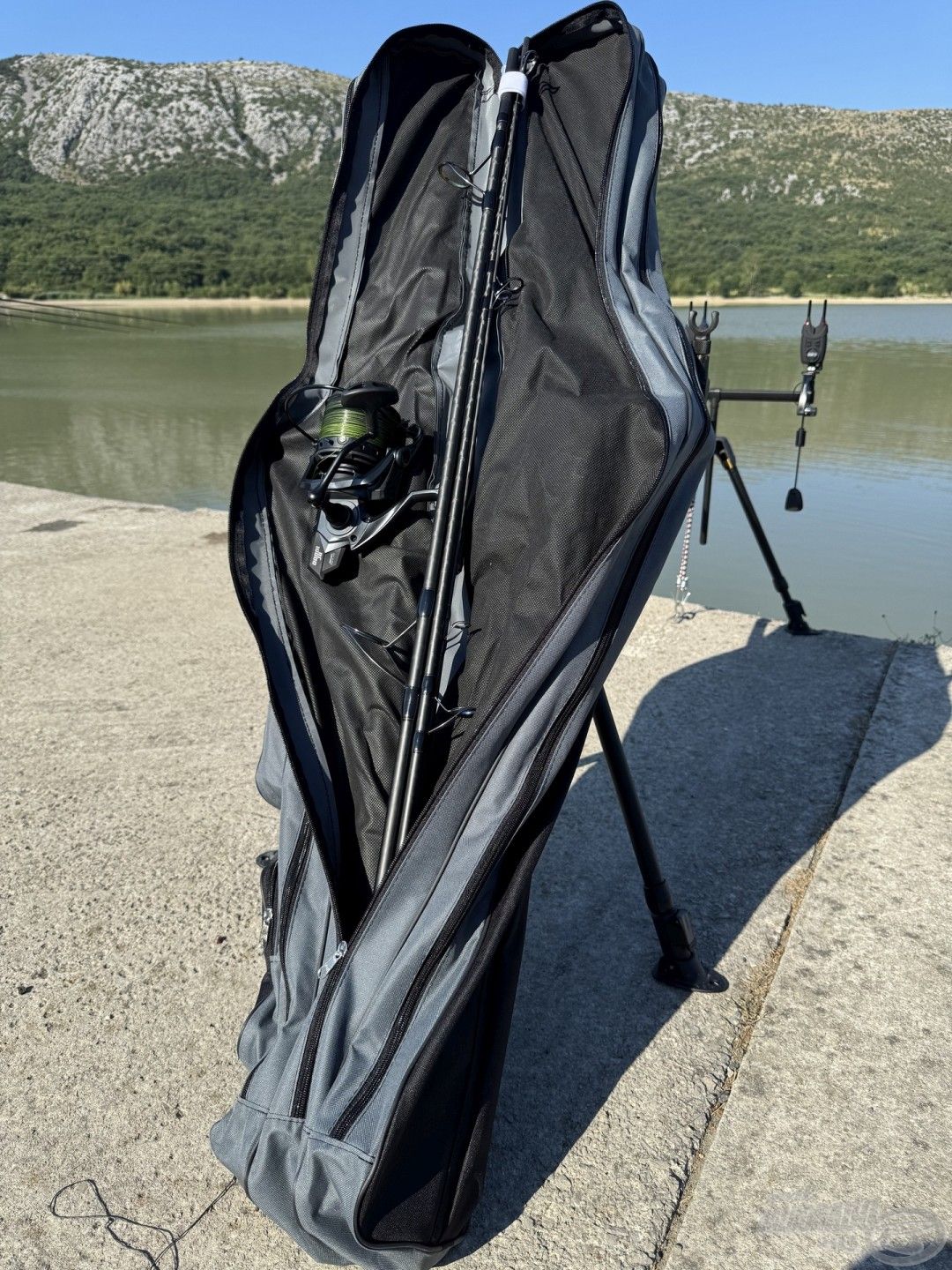 Nem utolsó szempont a BLACK EDITION Kaiwo LR távdobó pontyos botok szállítási hossza: még a leghosszabb változat is elfér egy 120 cm-es botzsákban