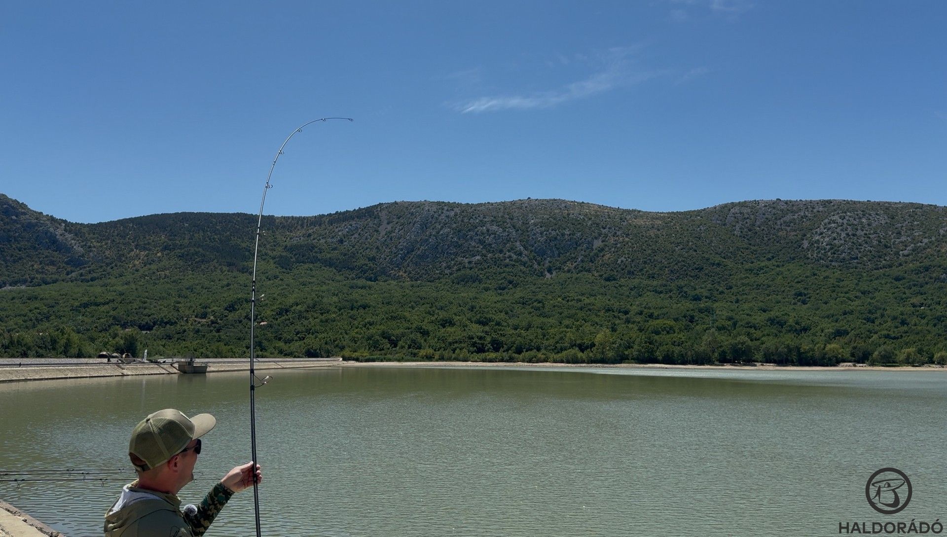 A fárasztási élmény ennél a botnál egyáltalán nem csorbul, a rugalmas bottest gyönyörűen kidolgozza a megakasztott hal mozgását