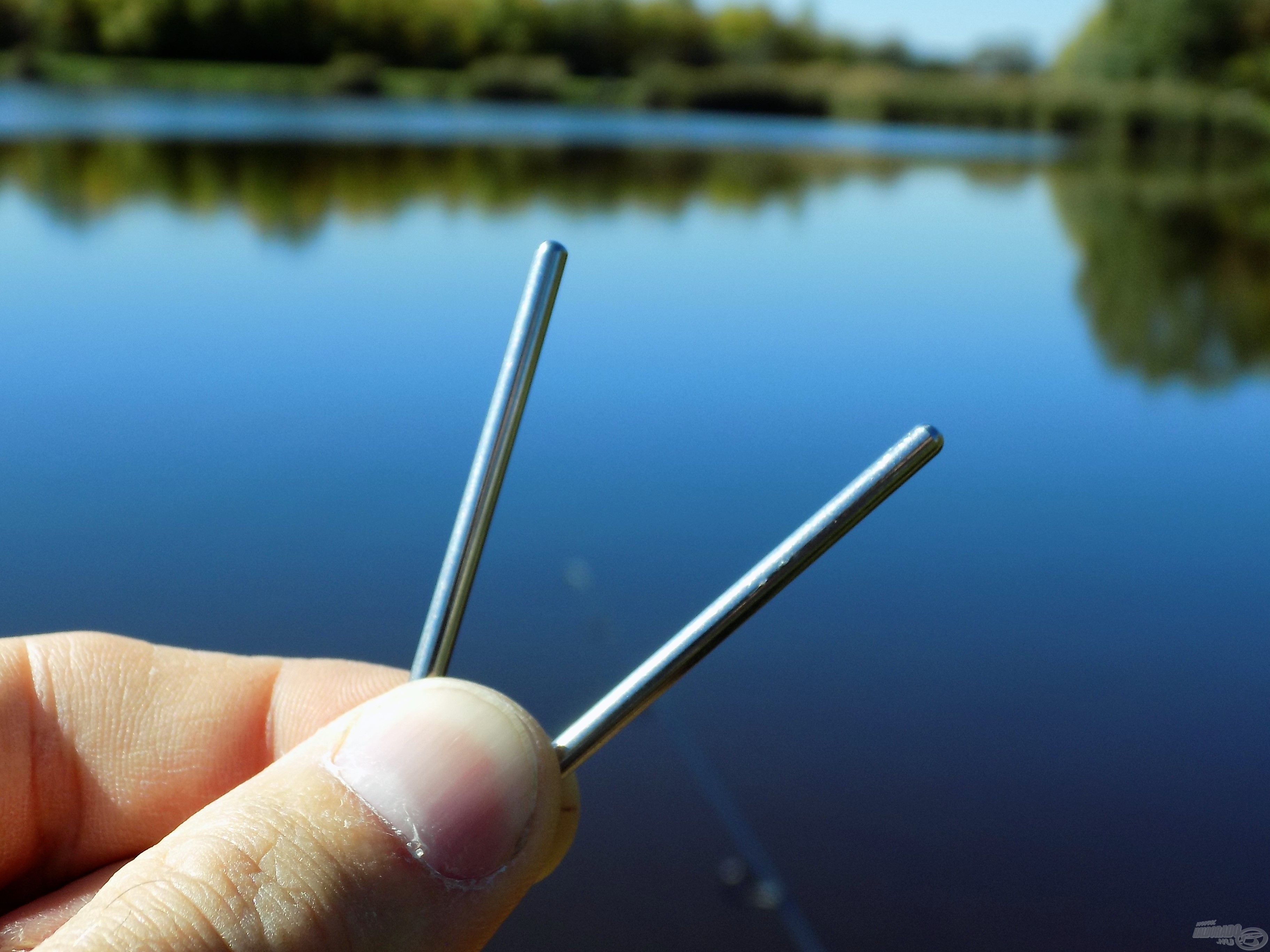 Ahogy azt a Carp Expert jelzőknél megszokhattuk, igény szerint erős támvillákat csavarhatunk a jelzőkbe, így a legvehemensebb kapások sem rántják le botunkat az állványról