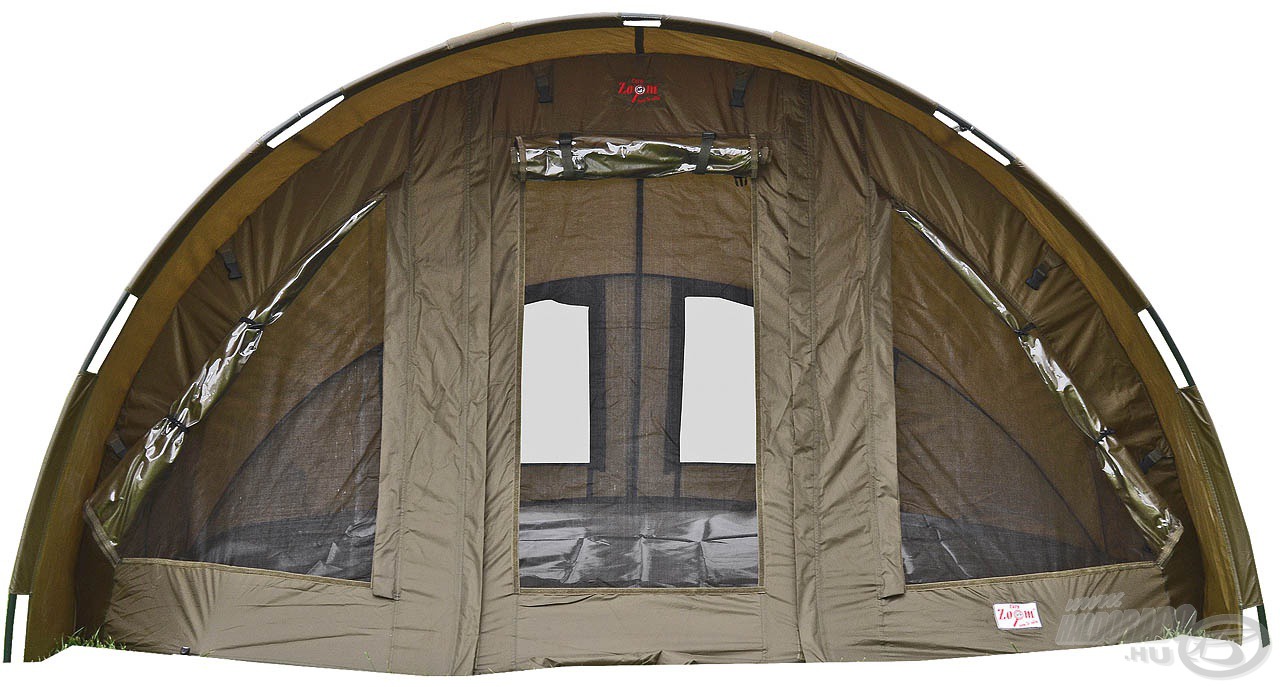Hatalmas sátor, mely hosszabb időre is kényelmes átmeneti otthonként szolgálhat, akár az egész családnak