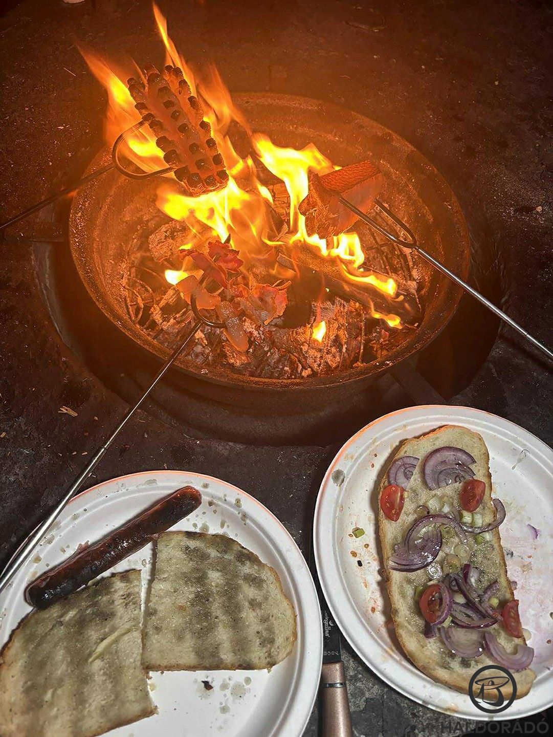 A vízparti szalonnasütés most sem maradhatott el