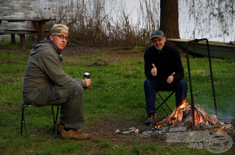 A tűzrakás és a dobozos sör szorongatása teremtette meg az alapot a grillezéshez