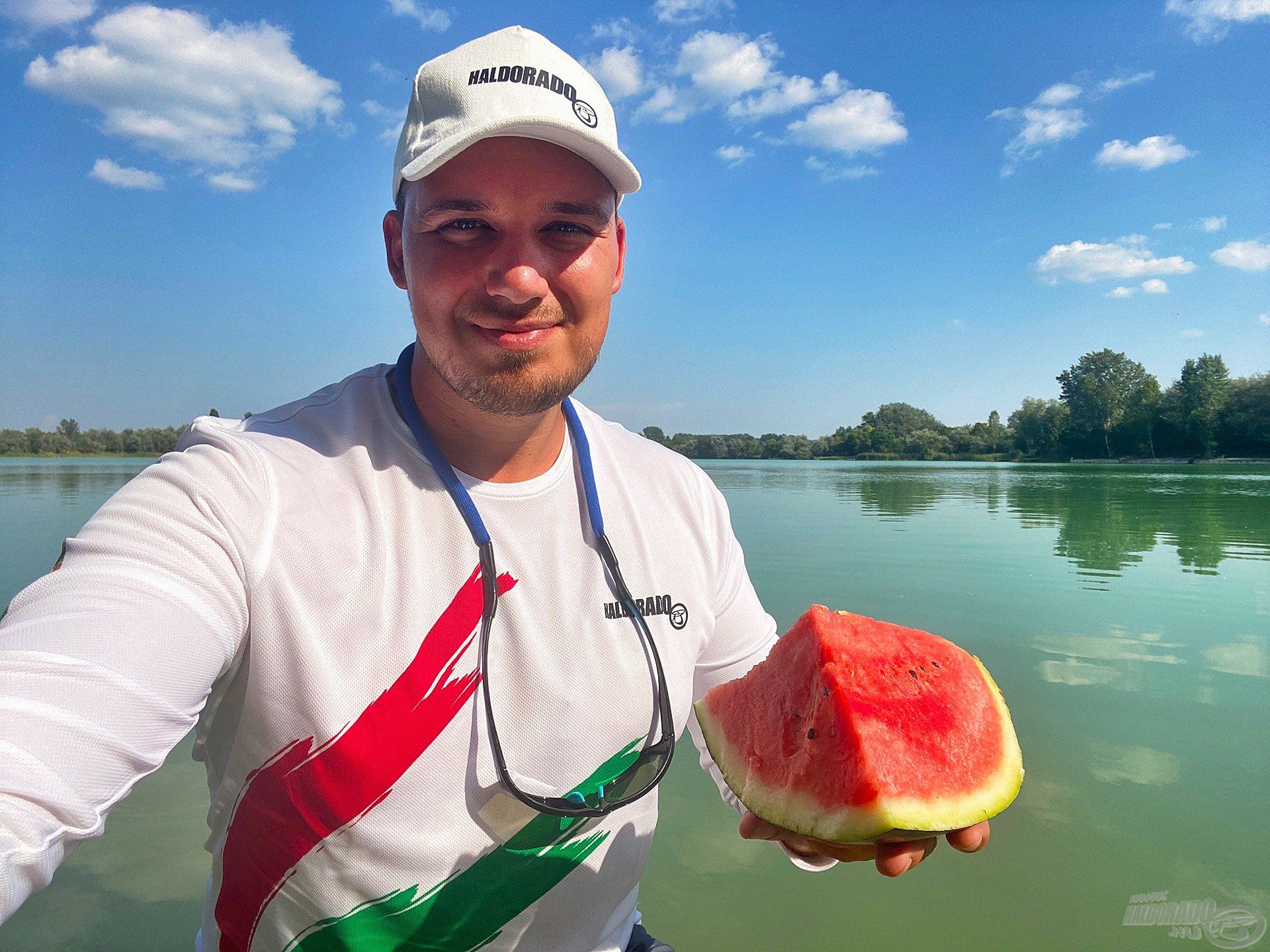 Egy tökéletes nyári pillanat… napsütés, hűs víz és egy finom görögdinnye