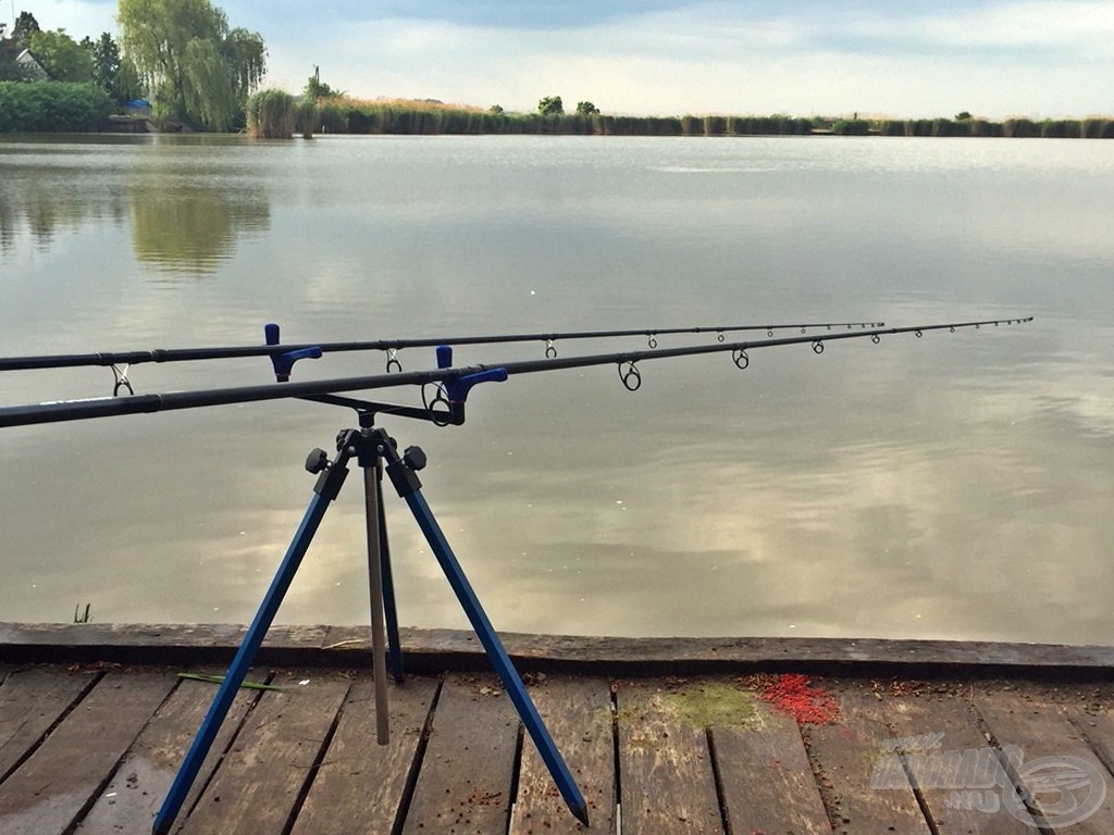 A stégen igen nagy nehézséget okozna elhelyezni a feederbotokat. A Haldorádó Feeder Tripodja erre is tökéletes megoldást kínál, botjaink stabil, biztonságos helyen várhatják a kapást!