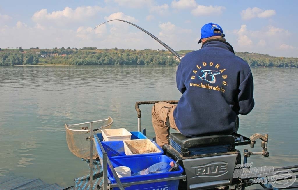 Rakós botos horgászatnál is használható ez a kosár, főleg az erősen áramló vizeken!