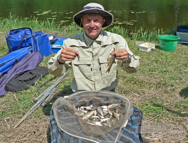 A két véglet. A legkisebb és a legnagyobb halak Döme Gábor kezében