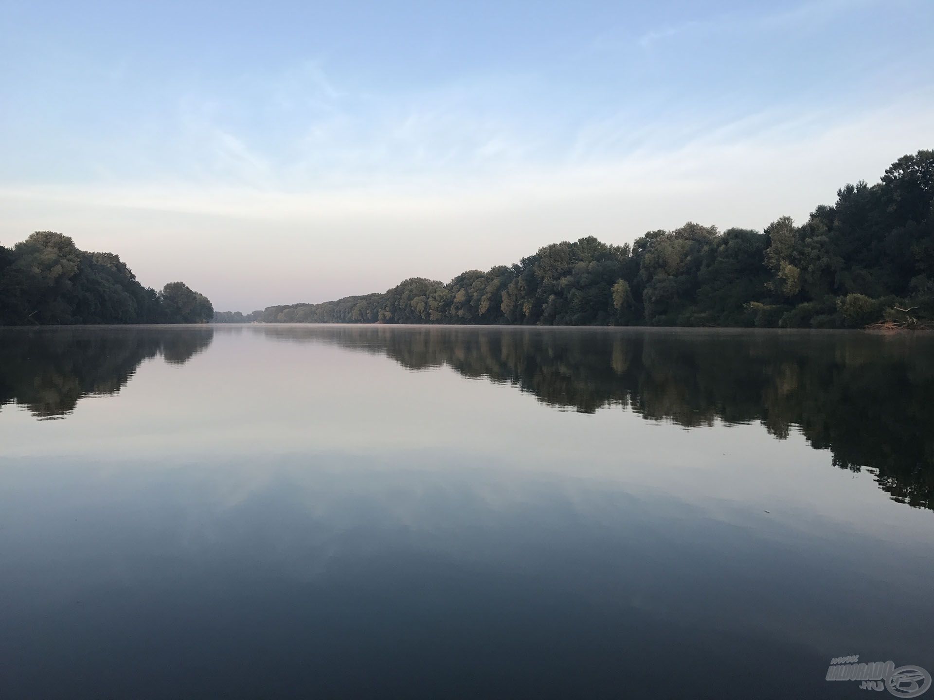 Előttem még töretlen a víztükör