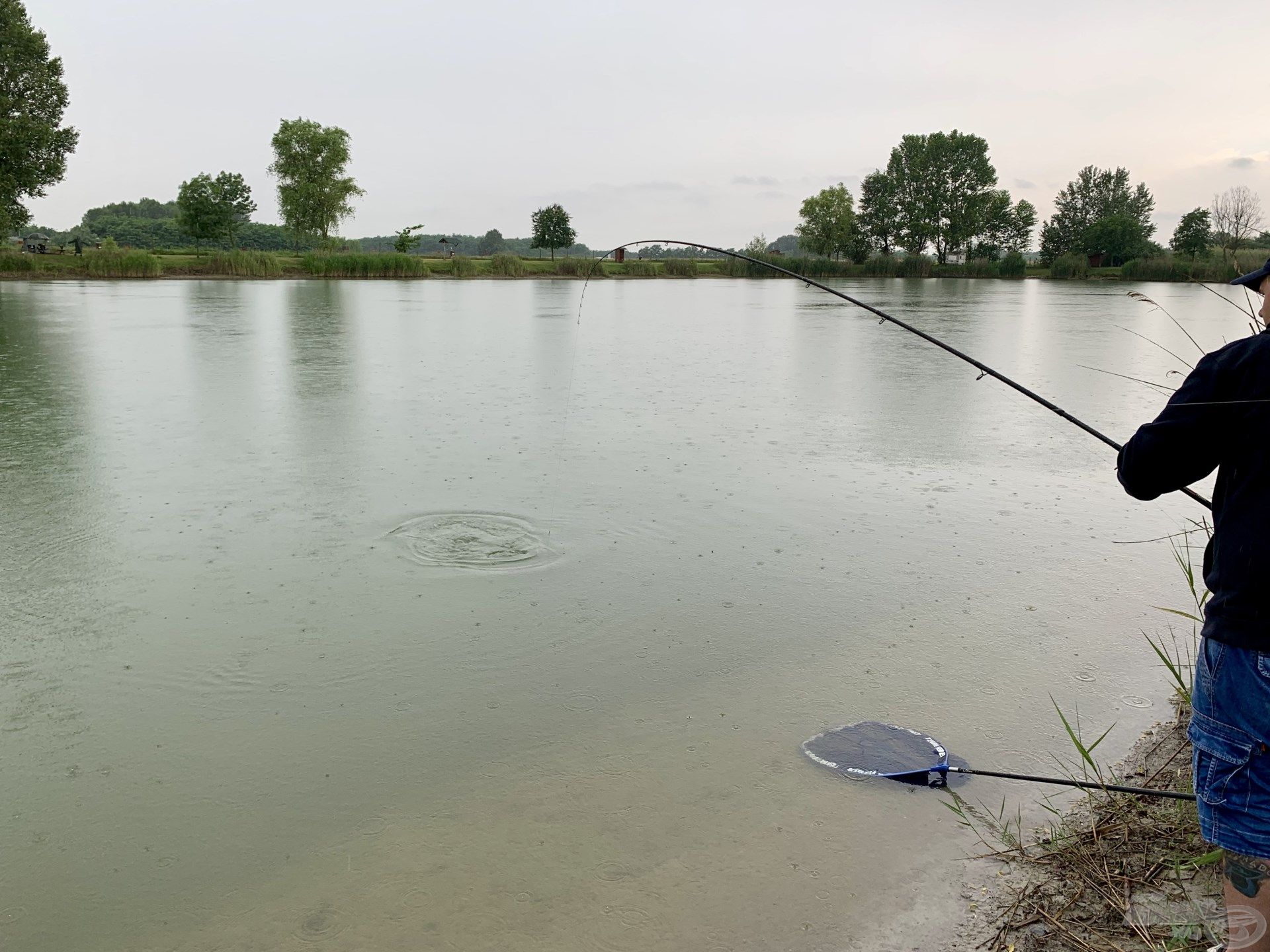 … lassan szákolási pozícióba ért