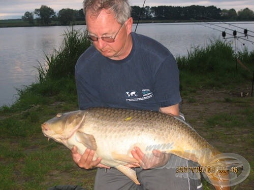 Péter első kapitális hala ez a 20 kg-os merenyei tőponty! Ehhez csak gratulálni tudunk!