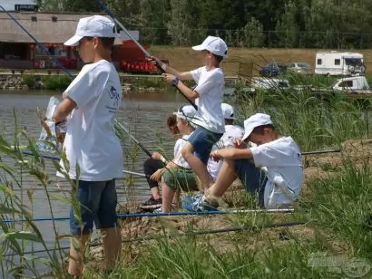 Haldorádó - Matula Gyerek Horgásztábor  II. rész - Beetetés