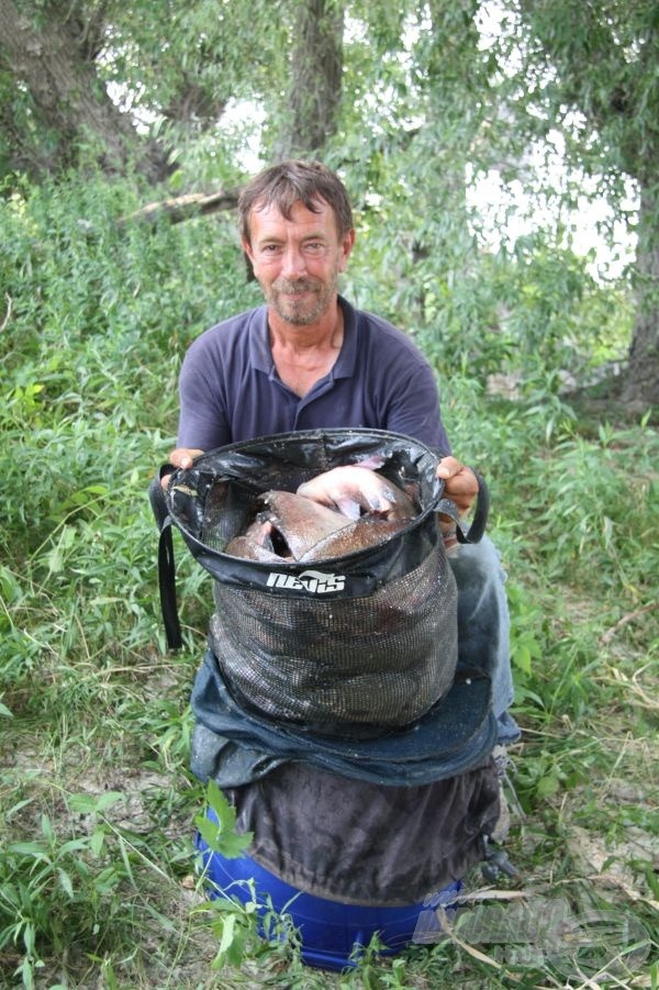 Erdei Attila a B szektor győzelmét adó 32.880 grammos fogásával 