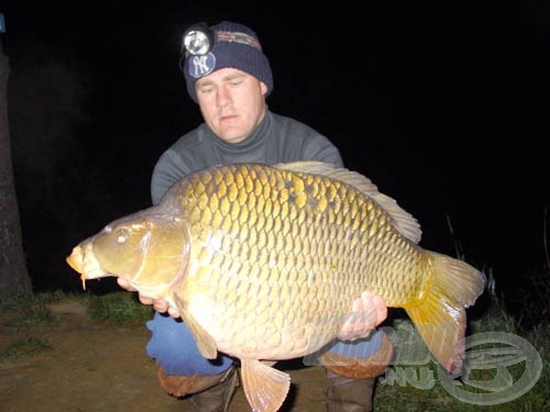 Cafik Péter a Szenzal Team I-es csapat tagjaként egy gyönyörű 13,1 kg-os tőponttyal.