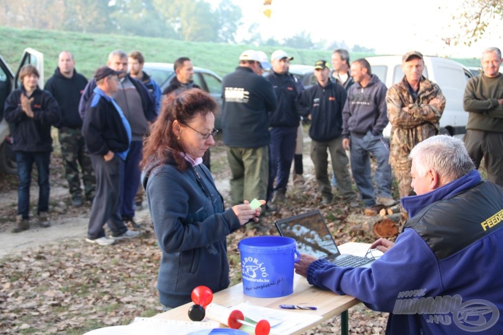 Előbb sorsolási sorrend, majd ennek megfelelően a rajthelyek kihúzása történt