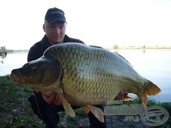 Az 5-ös helyen horgászó Blumen Carp - TF Gear Mainline Team csodálatos fogása, pontosan 16,16 kg