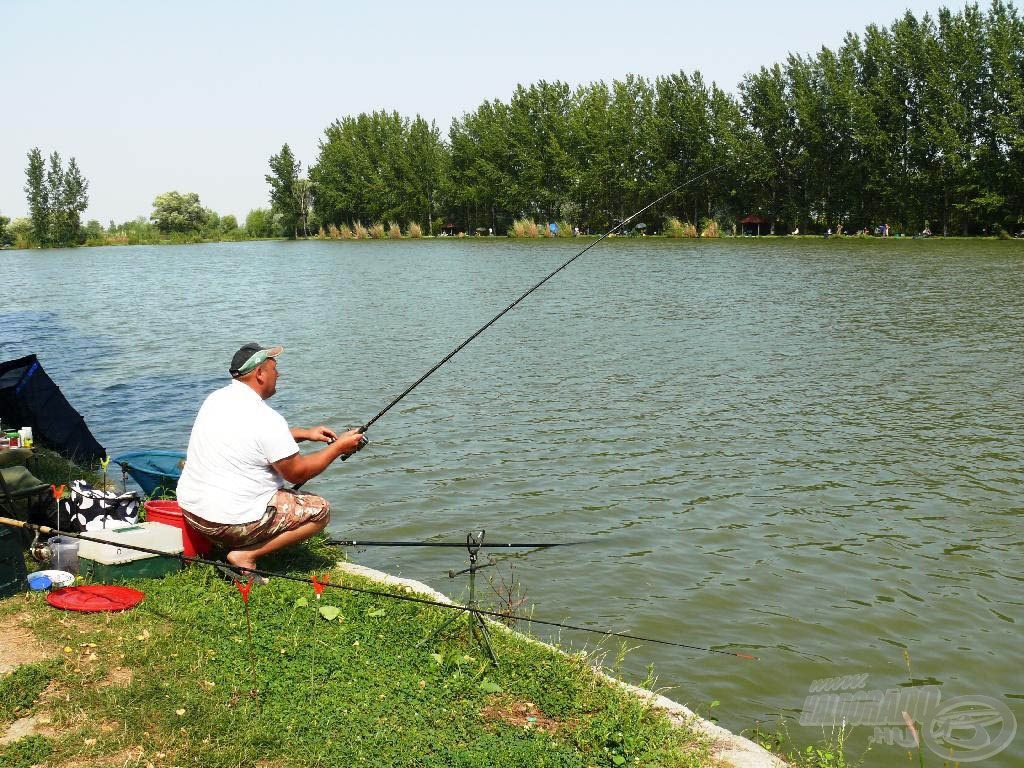 Versenyzők népesítik be mindkét partot