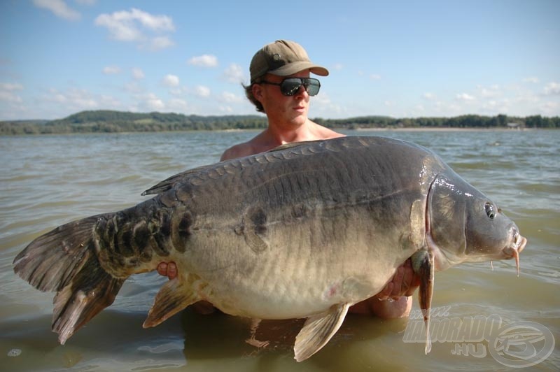 Egy ilyen 26 kg-os hal után nem csoda, ha a kedvenc csalija az ACE Lobworm!