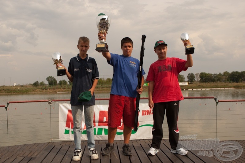 Az U14 kategóriában horgászók voltak talán a legrosszabb helyzetben a kevés hal miatt, de még így is volt olyan, aki megoldotta a hely adta nehézségeket. Varga Roland 2. helyezett, Mérges Máté 1. helyezett, Mraz Dániel 3. helyezett