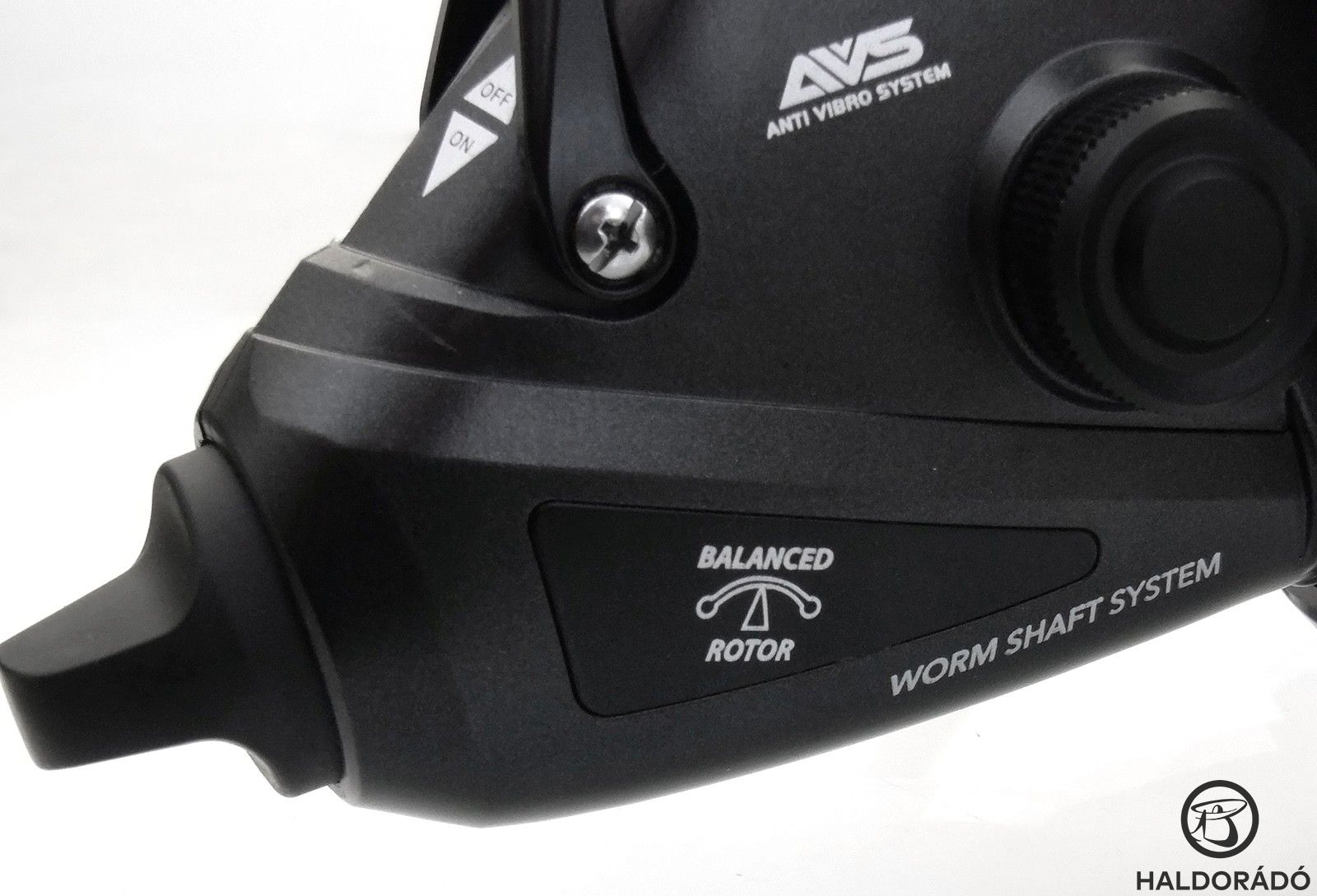 Az orsótesten található feliratok fontos paraméterekről árulkodnak