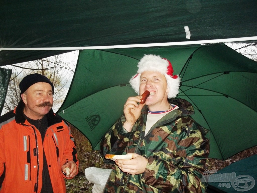 Csóri Mikulás bekaphatta a saját kolbászát