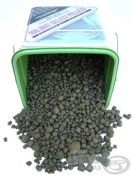 A Halibut Select Pellet 5 különböző méretű halibut pellet keveréke