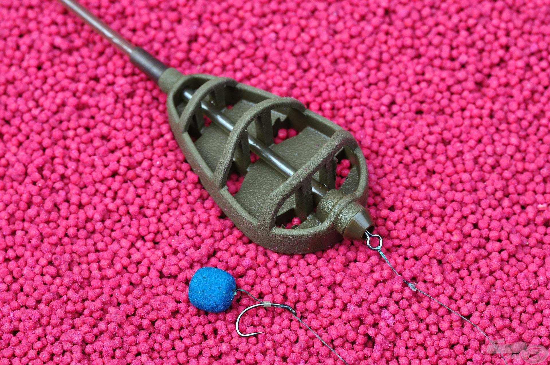 Természetesen a Long Cast Method Feeder tökéletesen használható különféle Micro Method Feed Pelletekkel vagy Pellet Packkal is!