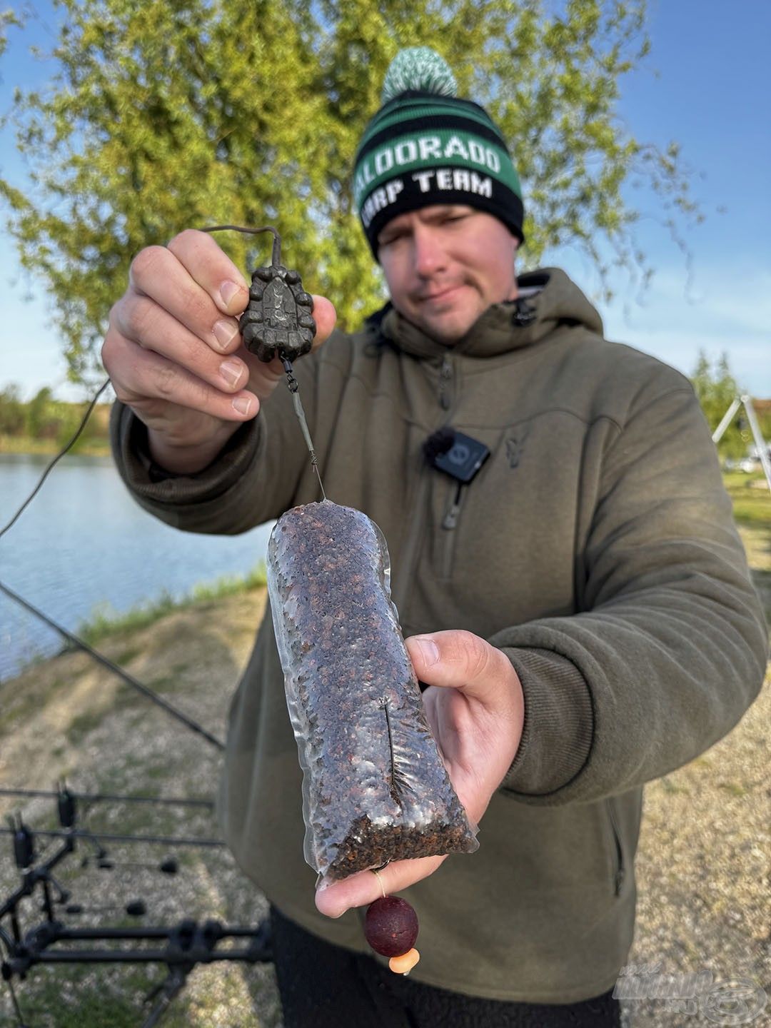 Hamar felismertük, hogy itt „a kevesebb több” elvét kell alkalmazni, azaz minimális etetéssel, PVA Bages módszerrel, főként kereső horgászattal fogtuk halainkat
