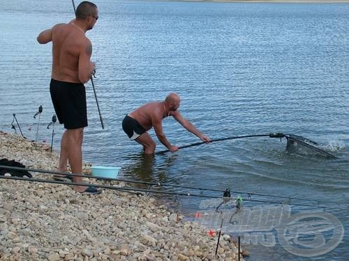 … és lefaragták a bánáti pontyfogók a portugál csapat előnyét