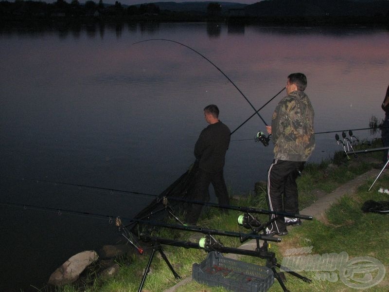 Horgásztak éjjel