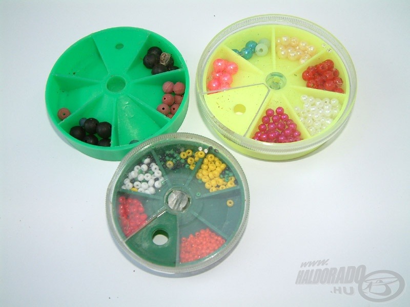 A különböző gumi- és gyöngyütközők a szerelék kényes elemeit védik