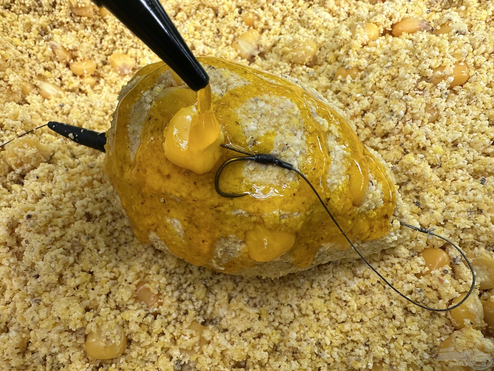 Ez az egyveleg Pellet Feeder kosárral egy helyre dobálva képes helyben tartani a pontyokat