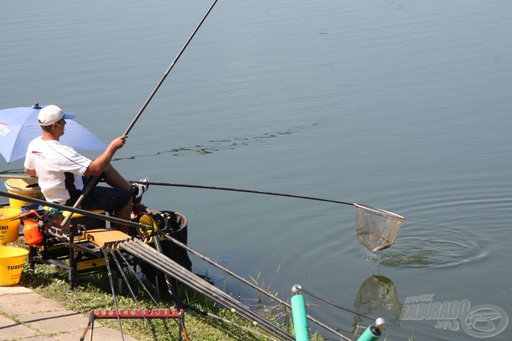 Újszászi Richárd most is igen pörgősen horgászik és jól is áll szektorában