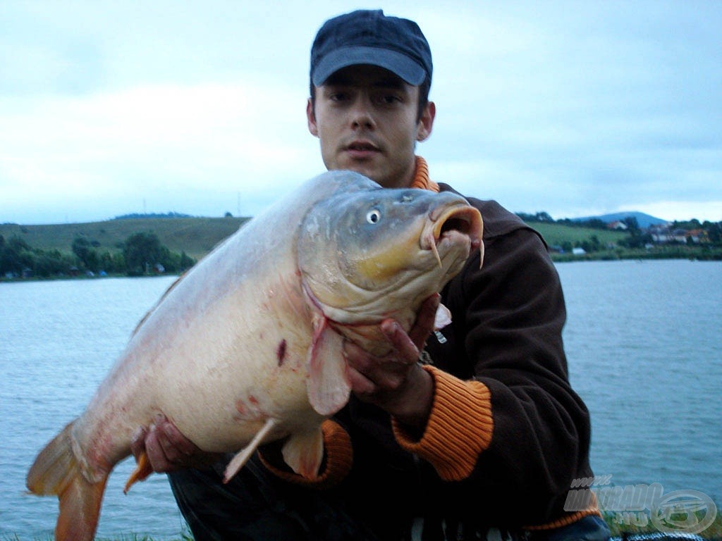 Neki a fokhagymás-zöldfűszeres tuning ízlett… a legnagyobb „tuning ponty”, súlya 10 kg!