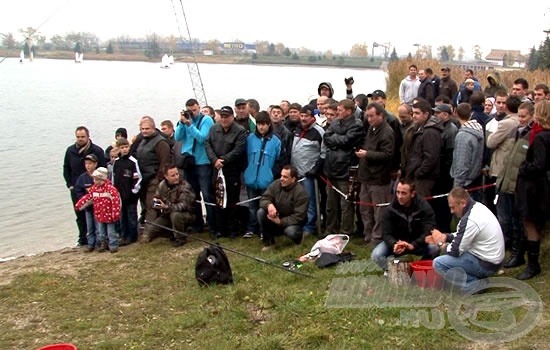 A távdobó bemutatón egy zsebkendőt sem lehetett volna leejteni…!