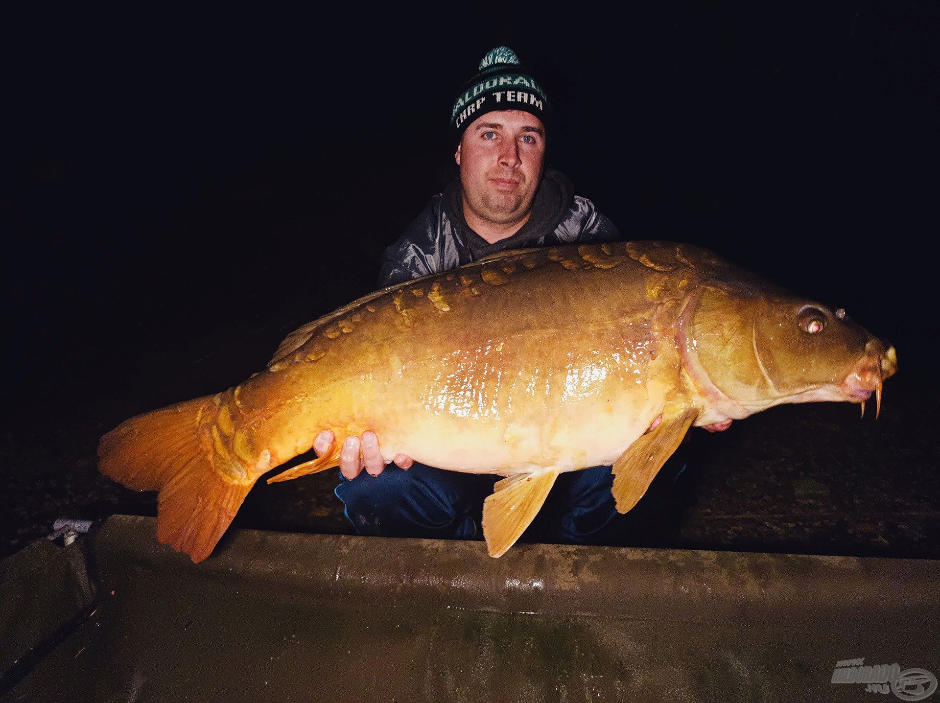 Egy igazán masszív és zömök tükrös, kicsivel 15 kilogramm felett