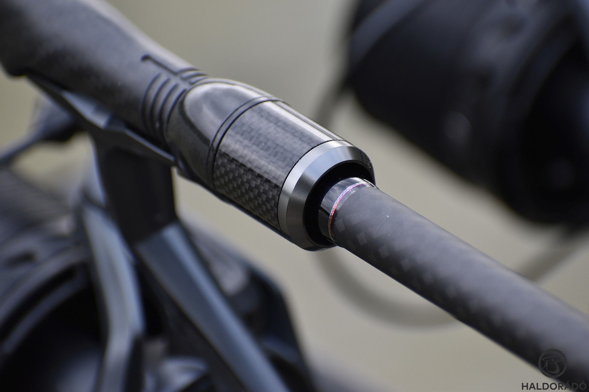 Masszív orsótartó