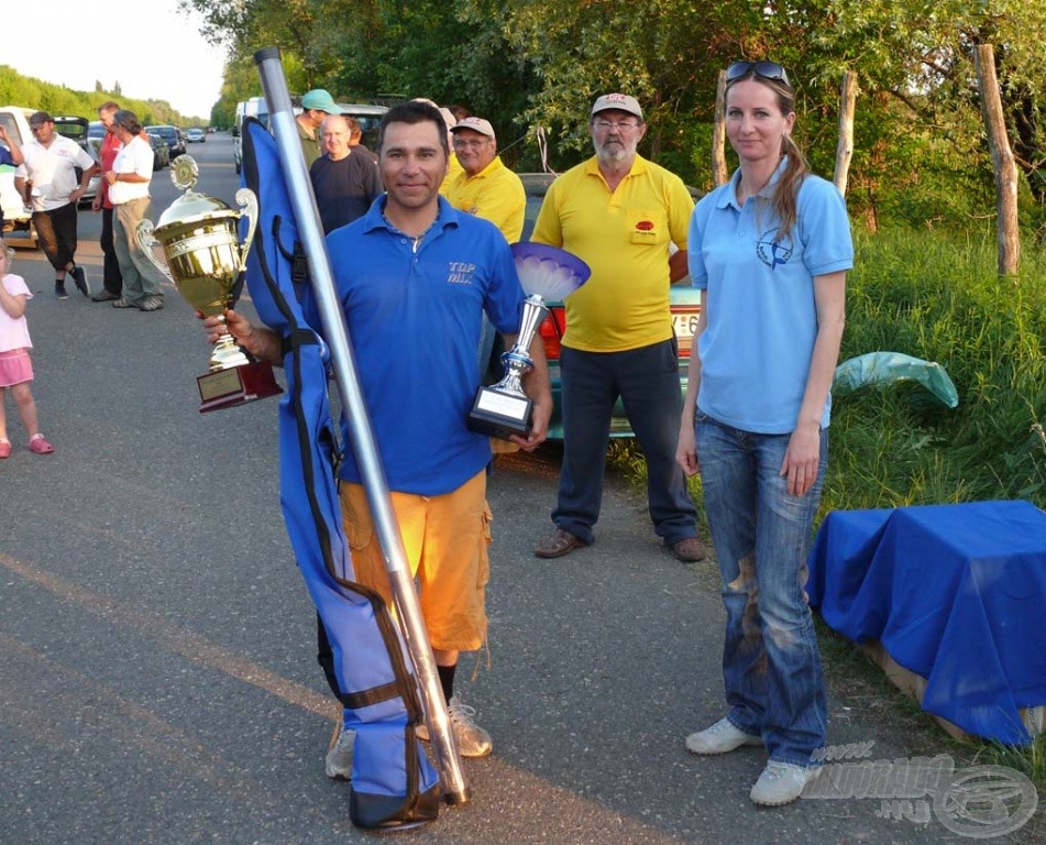 Hajdú Lívia adta át a MAHOR különdíját Gyulai Ferencnek