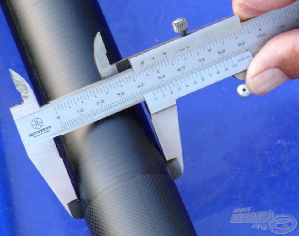 Az igazi újdonság a botátmérő. Ez a mintabot, ez „még” 44 mm-es, de a sorozat nyéltag-átmérője már 43 mm lesz