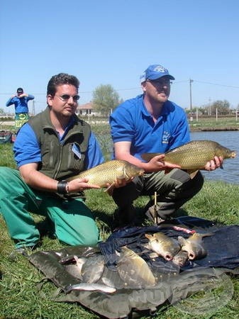 A győztes csapat a második napi, Csabio által fogott gyönyörű halakkal