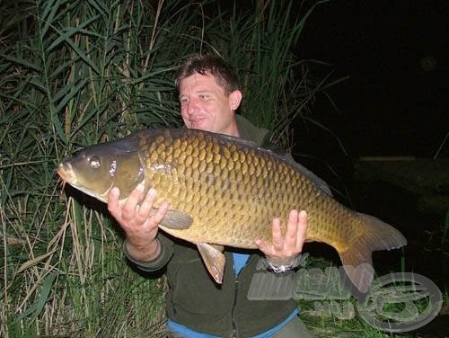 A szomszéd, 22-es pályán horgászó Natura Carp Team kevés pontyot fogott, de azok szinte kivétel nélkül 10 kiló körüliek voltak