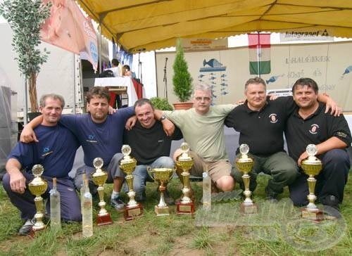 A 2005-ös Háromfai Boilie Show dobogósai boldogan álltak a fényképezőgép elé