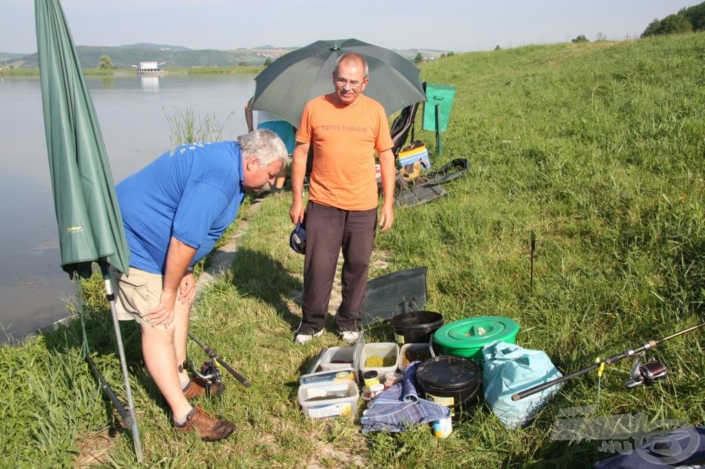 Minden versenyzőnél leellenőrzésre kerül az etetőanyag és a csali mennyisége