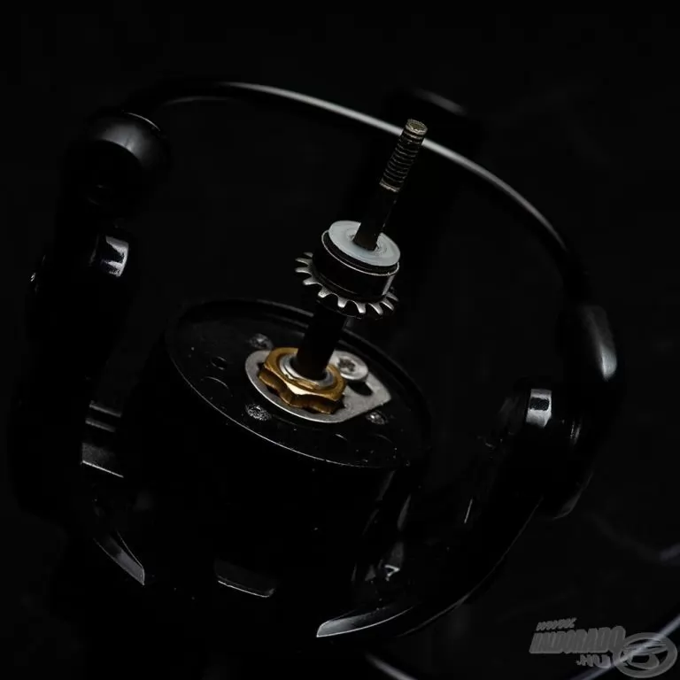 SAVAGE GEAR SGS8 4000 FD orsó  / 6